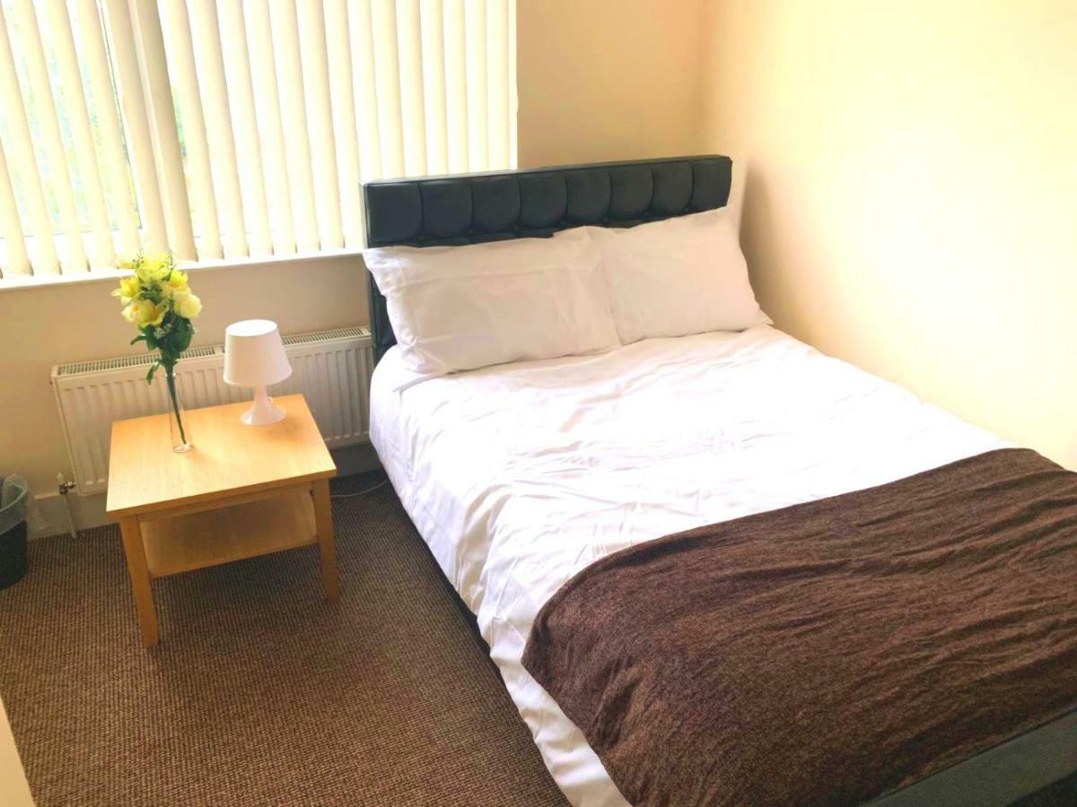 Serviced Accommodations Luton  Exterior photo
